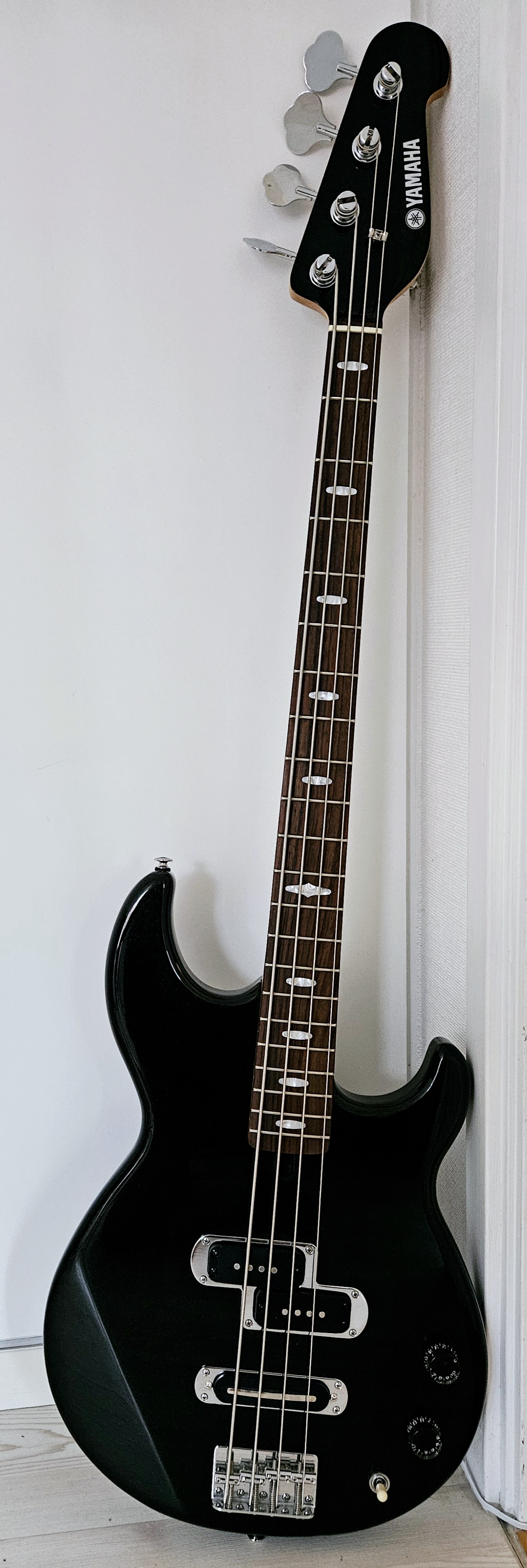 Yamaha BB414 svart_1.jpg